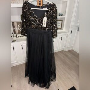 🔆NWT Black and Gold Sequin Gown Xuibol
